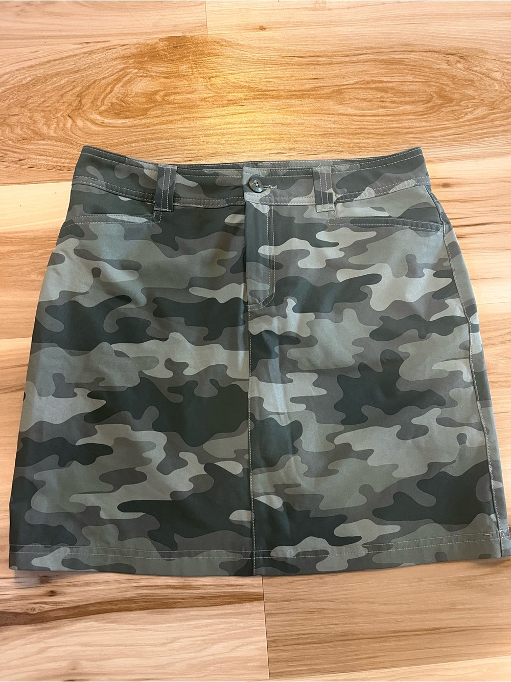 Eddie Bauer Adventurer 2.0 Skort Women's Size 4 Camo Hiking Outdoor Summer EUC